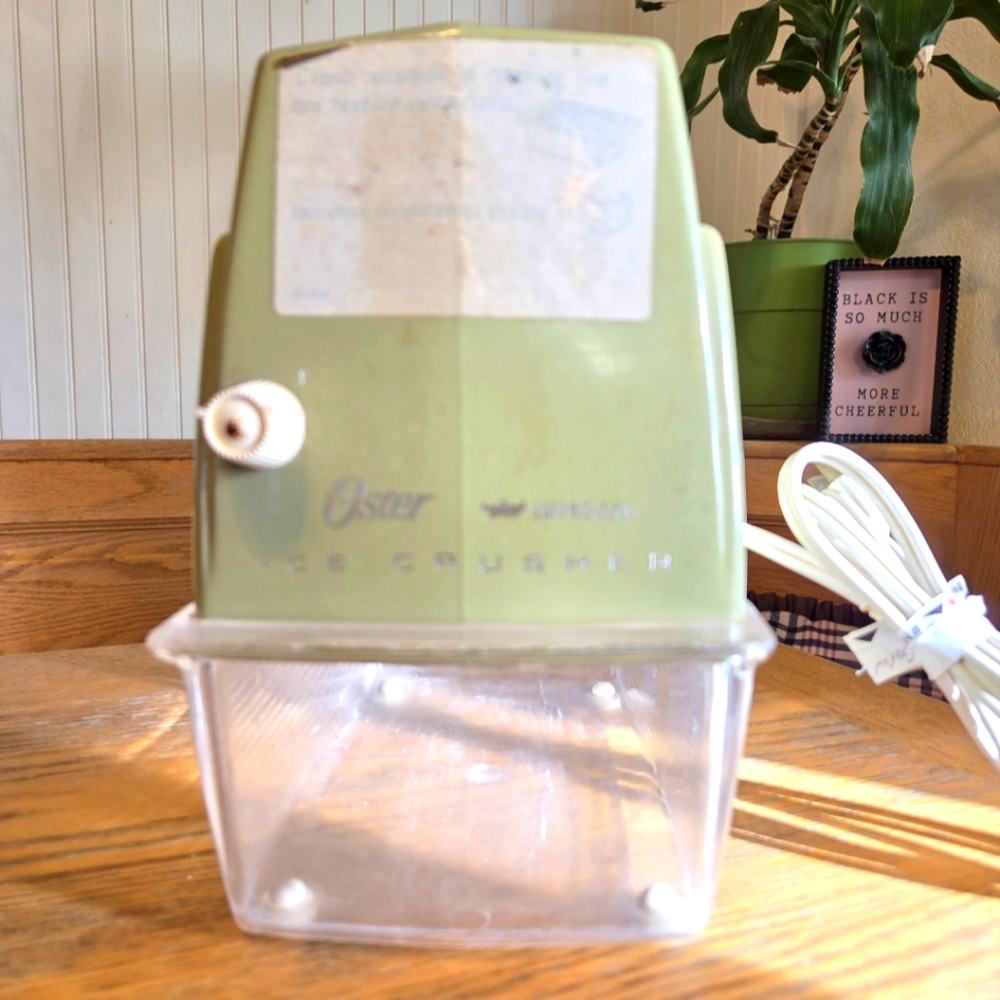 Vintage Oster Imperial Ice Crushing Machine  tray Avacado Green. Works Great